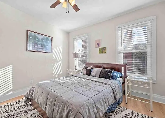 Hip And Bright Lawerenceville 2 Bed Easy Parking Holiday home