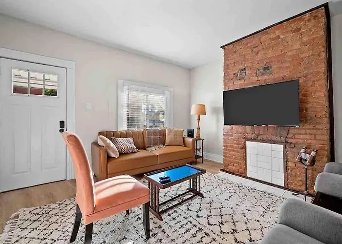 Hip And Bright Lawerenceville 2 Bed Easy Parking Holiday home Pittsburgh