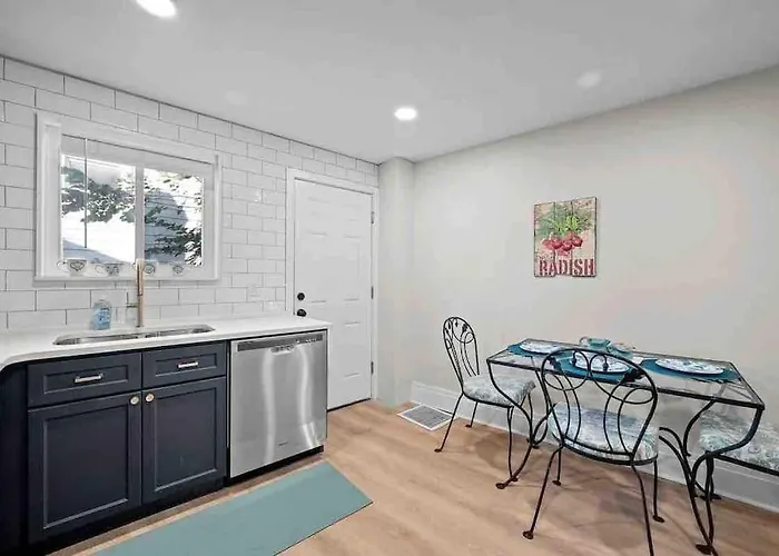 Hip And Bright Lawerenceville 2 Bed Easy Parking Holiday home Pittsburgh